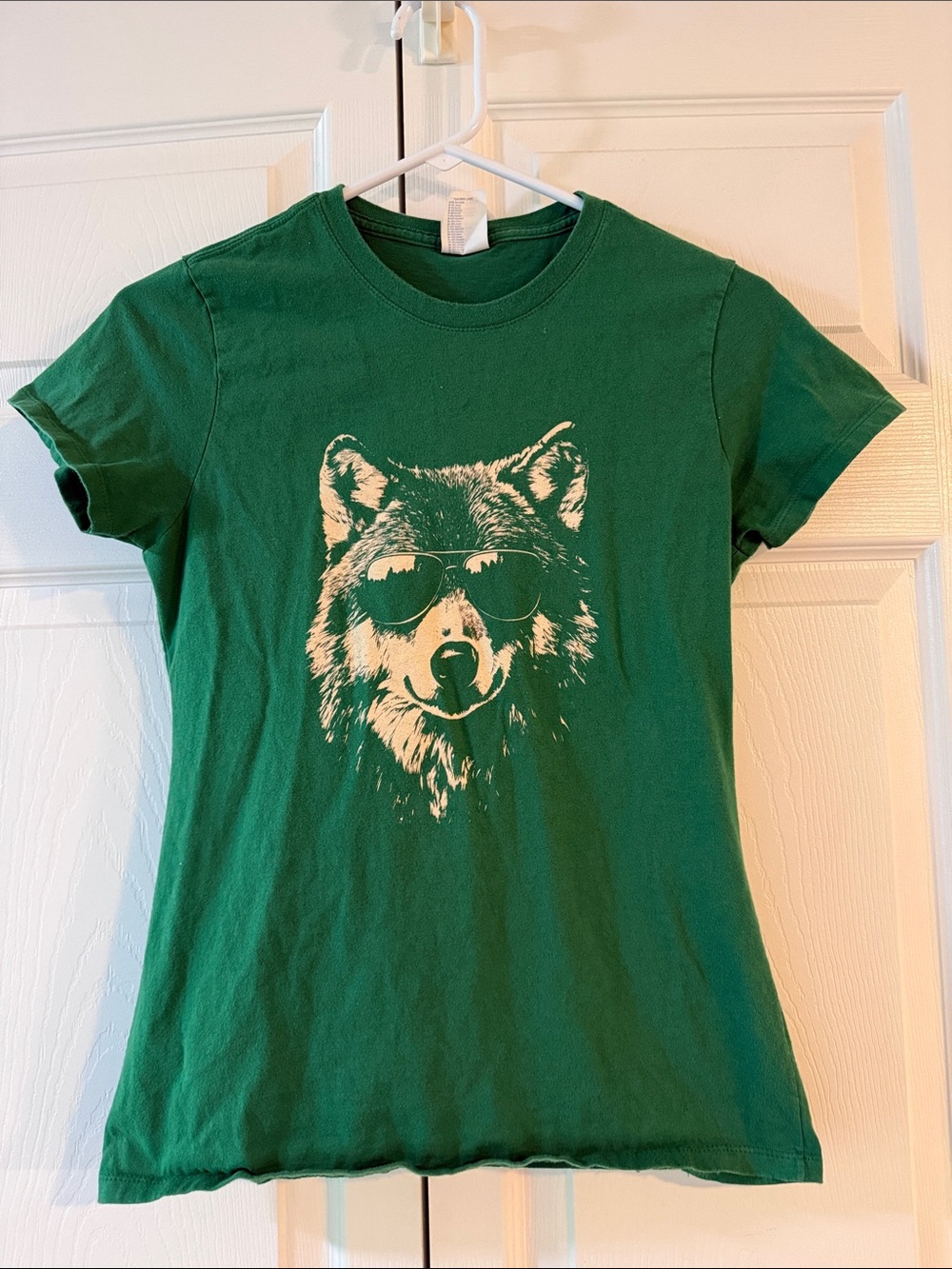 Green Short-Sleeve Graphic Tee with Wolf Print